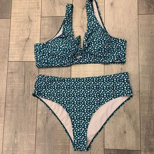 Shein  size 3x swim suit green and white